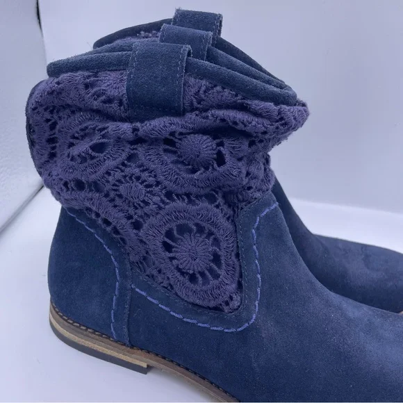 The Sak suede pull-on blue booties crochet stitching detail women Size 6 - Picture 6 of 11